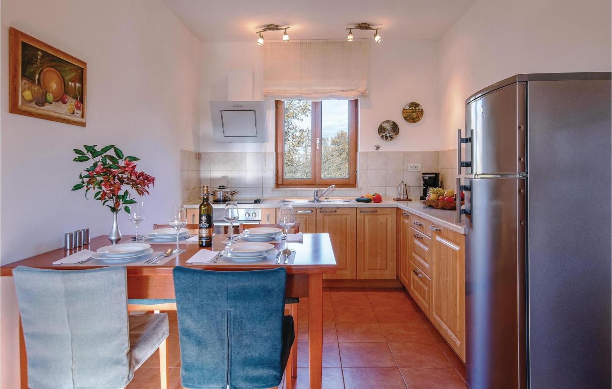 Beautiful Home In Bale With Kitchen Exterior foto