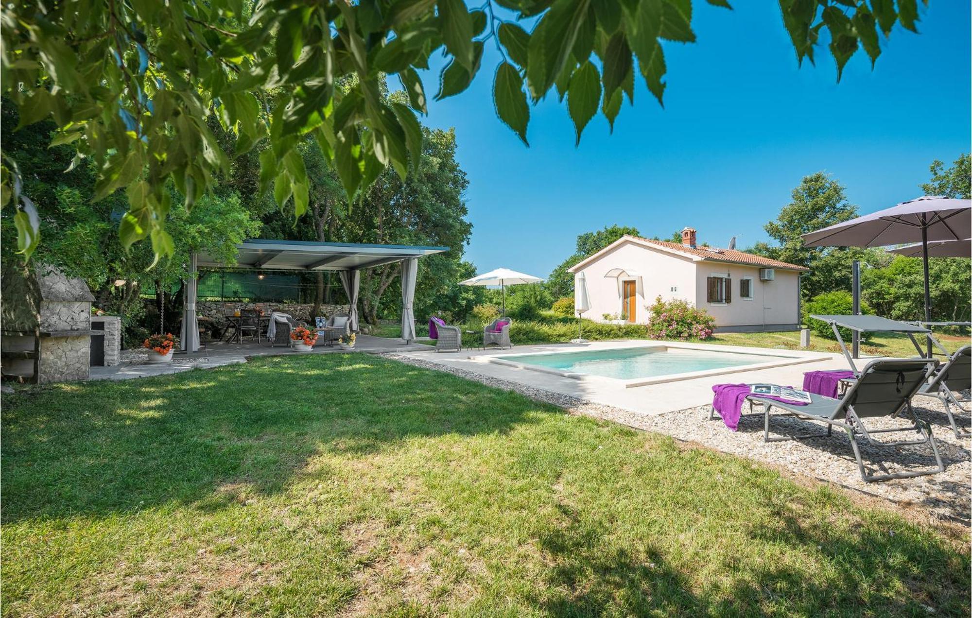Beautiful Home In Bale With Kitchen Exterior foto